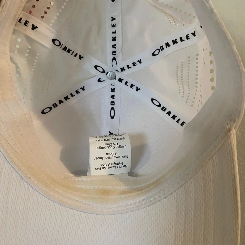 🧢Oakey White Snapback Hat - Picture 8 of 8